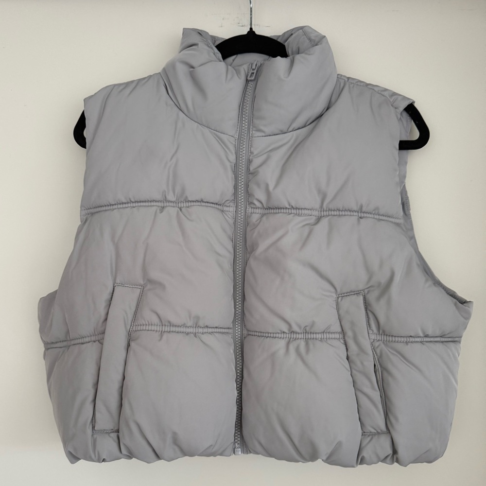 H&M Divided Cropped Puffer Vest | Size Medium | NWOT / Never Worn